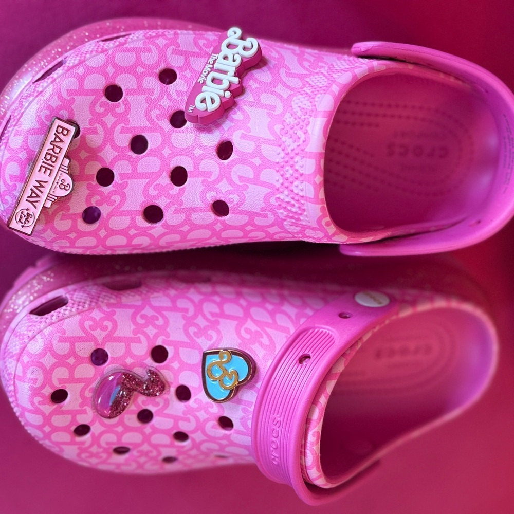 Barbie Crocs Women’s 6 Pink Clogs